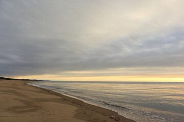 海　砂浜　夕日　冬の日本海