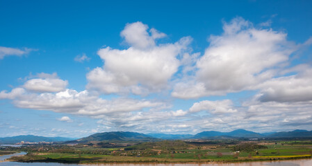 Obraz premium The sky has clouds and the Mekong River.sky and cloud.white clouds.Village near the river.Border river.River border Thailand and Laos. Chiang Saen,Chiang Rai.
