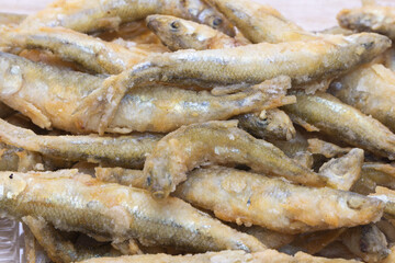 小魚の唐揚げ