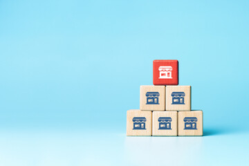 Franchise Business Concept, Wooden cubes with Franchise icon on blue background, copy space