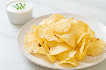potato chips with sour cream