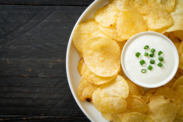 potato chips with sour cream