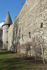 Dadenbergturm / Stadtturm mit alter Stadtmauer in Andernach am Rhein