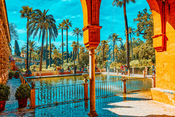 Gardens of Royal Alcazar in Seville and Grotto Gallery ( Galeria