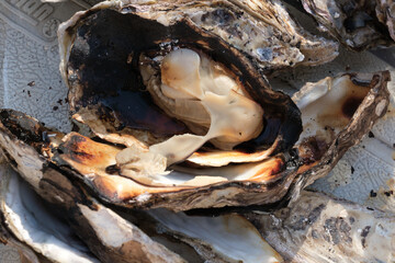 殻付かきの炭火焼　焼き牡蠣