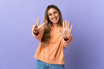 Fototapeta na wymiar Young hispanic woman over isolated purple background counting seven with fingers