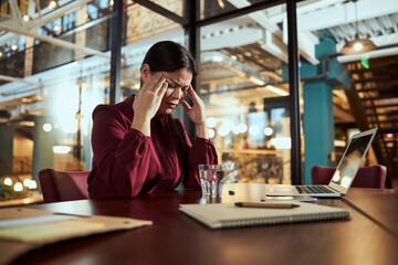 Focused photo on serious woman that closing her eyes