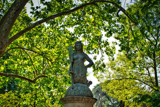 Bridge of the Little Mermaids, Ponte delle Sirenette in Sempione Park, Parco Sempione in Milan