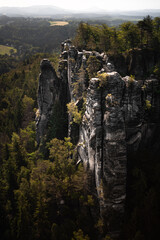 Beeindruckende Felsen aus Vogelperspektive