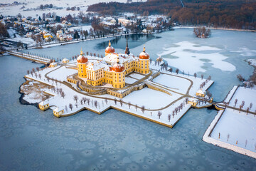 Moritzburg Schloss Moritzburg Sachsen Deutschland Europa Winter Eis Kalt Schnee Teich Sonne Wolken...