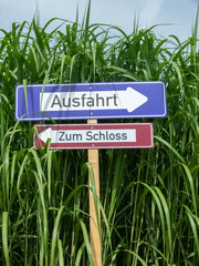 Schild zum Schloss