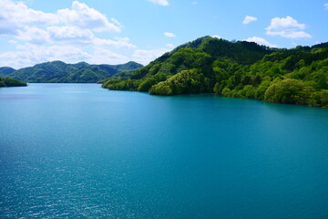 初夏の玉川ダム。仙北、秋田、日本。5月下旬。