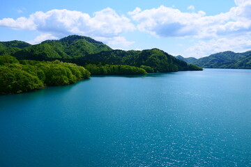 初夏の玉川ダム。仙北、秋田、日本。5月下旬。