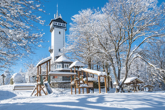 Fr&ouml;belturm bei Oberwei&szlig;bach im Th&uuml;ringer Wald