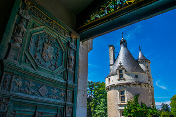 Torre del castillo del Loira desde su puerta principal