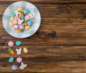 Obraz na płótnie Canvas Easter cookies over wooden background with copy space