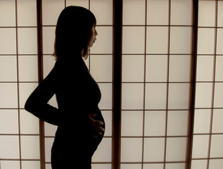 人物撮影　妊婦と和室
