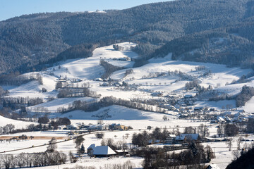 beautiful view over kirchzarten and oberried towards the popular mountains of the black forest stollenbach and hinterwaldkopf