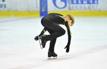 Obraz premium Boy figure skating
