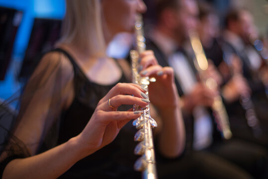 girl playing the flute