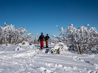 Wintersportler in eine Winterlandschaft im Erzgebirge