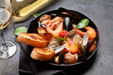 Mixed grilled seafood and white wine