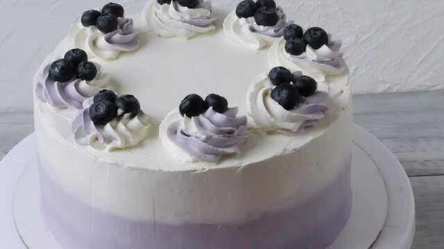 Decorating blueberry cake with berries. The process of cooking. Step by step. Step 2