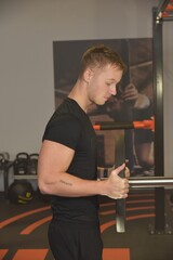 Fitness Center Trainer Mann Hantel Training