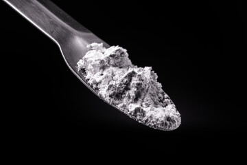 silicon dioxide, also known as silica, is silicon oxide. Anti-caking agent, antifoam, viscosity controller, desiccant, beverage clarifier and medicine or vitamin excipient