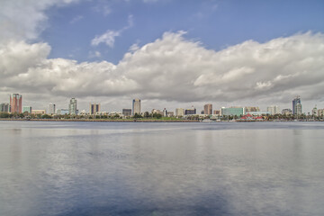 Naklejka premium Long Beach Skyline During the Day