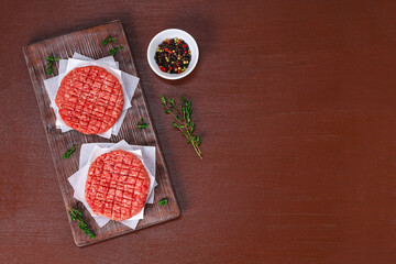 Raw minced beef patties for burgers. Raw meat for hamburgers. Beef cutlets.