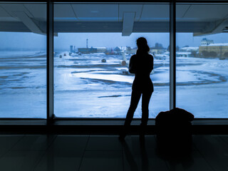 Fototapeta na wymiar silhouette of a man in front of a window at the airport