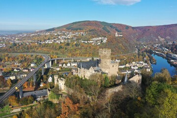 Burg Lahneck und Allerheiligentor Kloster hoch über der Lahn