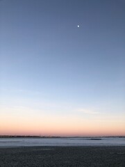 Озеро покрытое льдом