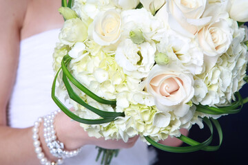 bride holding a bouquet