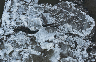 Eisschollen, Treibeis im Hamburger Hafen