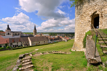 Vue depuis les hauteurs du ch&acirc;teau sur La Charit&eacute;-sur-Loire (58400), d&eacute;partement de la Ni&egrave;vre en r&eacute;gion Bourgogne-Franche-Comt&eacute;, France