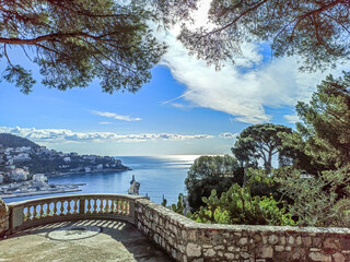 Panorama depuis la colline du château de Nice sur la Baie des anges