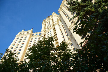 Obraz premium MOSCOW, RUSSIA - September 20, 2020: View to Kotelnicheskaya Embankment Building