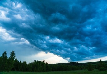 Dark stormy sky before a thunderstorm in the countryside - 414218927