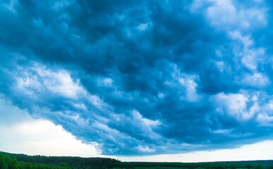 Dark stormy sky before a thunderstorm in the countryside - 414218974