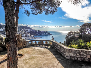 Panorama depuis la colline du château de Nice sur la Baie des anges
