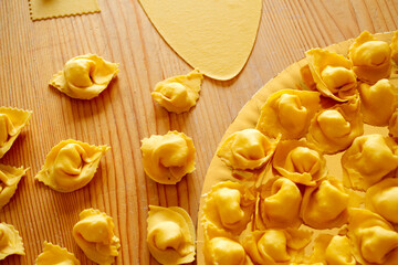 cappelletti romagnoli pasta fresca con ripieno preparazione