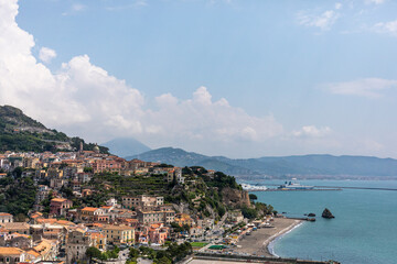 Obraz premium Rocky shore in world famous Amalfi coast. Campania, Italy.