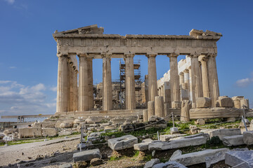 Fototapeta premium Picturesque view of Parthenon Temple (432 BC) dedicated to the goddess Athena at Acropolis hill. Athens, Greece.