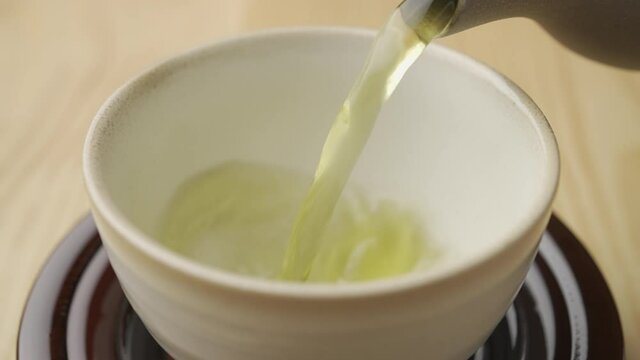 温かい緑茶