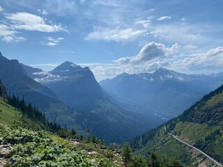 Fototapeta na wymiar Glacier National Park Highline Trail