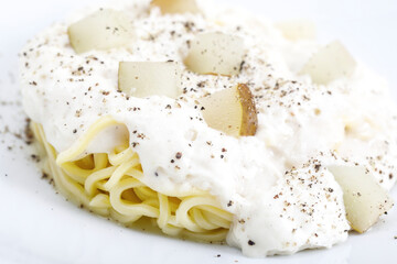 spaghetti con formaggio