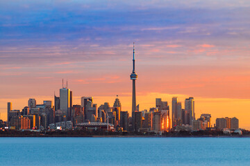 Obraz premium SUNRISE IN TORONTO CANADA FROM HUMBER BAY PARK