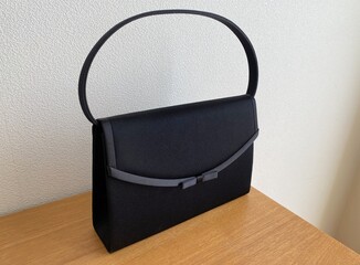 布製のフォーマルバッグ
